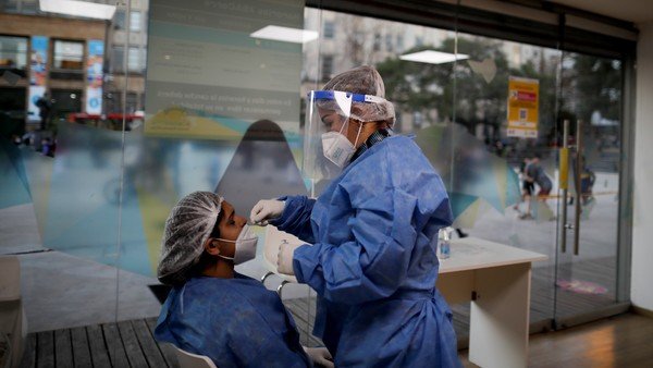 coronavirus-en-argentina:-reportan-1.350-nuevos-casos-y-otras-52-muertes-en-las-ultimas-24-horas