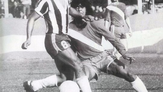 el-20-de-octubre-de-1976-diego-armando-maradona-debuto-en-primera-division
