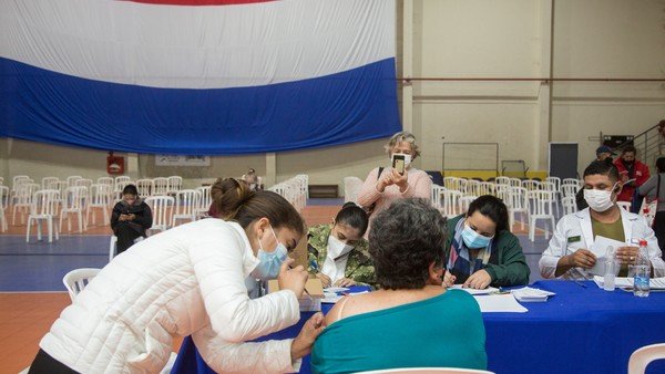 inscripcion-vacuna-covid-en-paraguay:-como-anotarse,-cuales-aplican-y-todo-lo-que-hay-que-saber