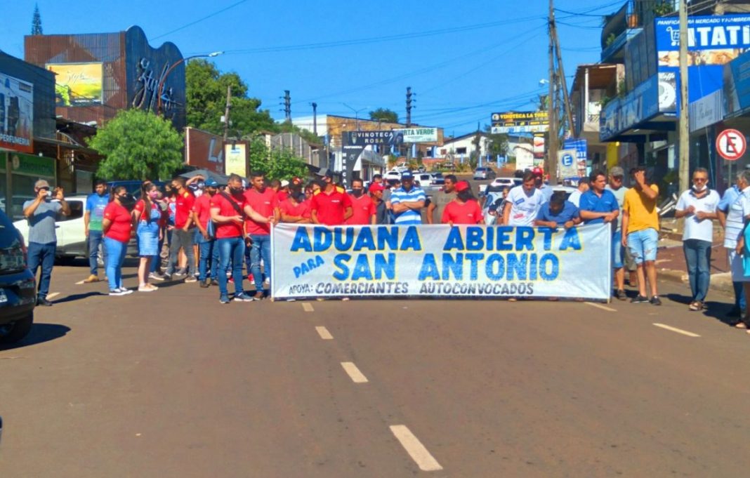 comerciantes-de-san-antonio-exigieron-la-habilitacion-del-paso-con-brasil