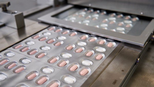 pfizer-anuncio-que-su-pastilla-contra-el-covid-19-disminuye-casi-un-90%-el-riesgo-de-internacion-o-muerte