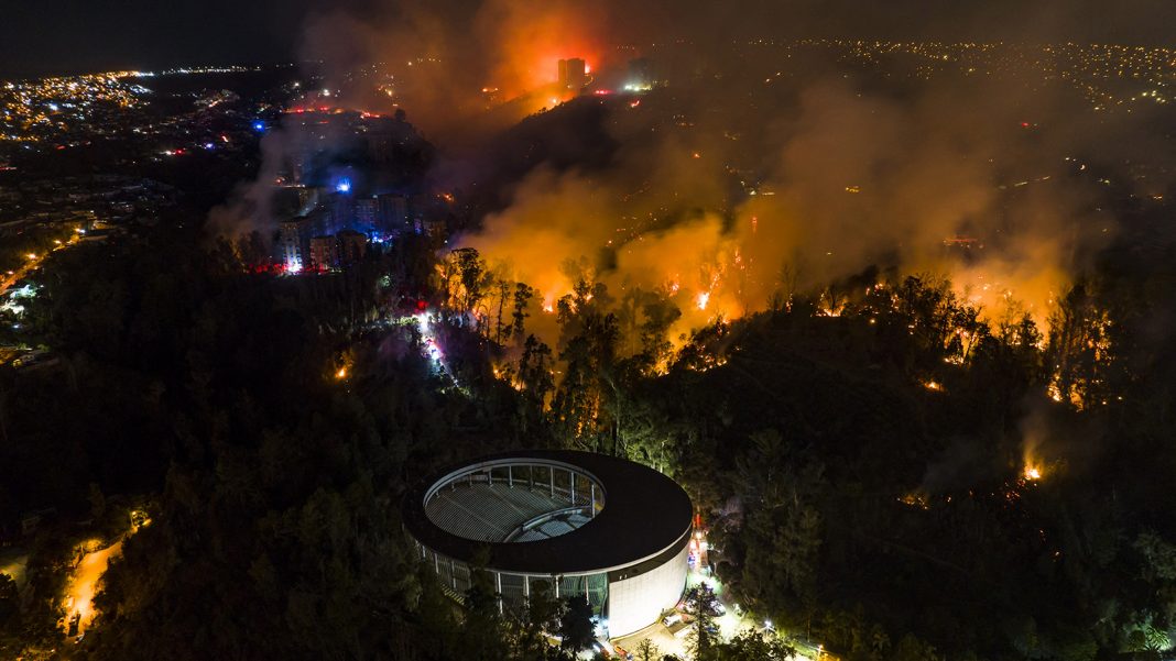 incendios-forestales-en-chile:-sube-a-24-la-cifra-de-muertos