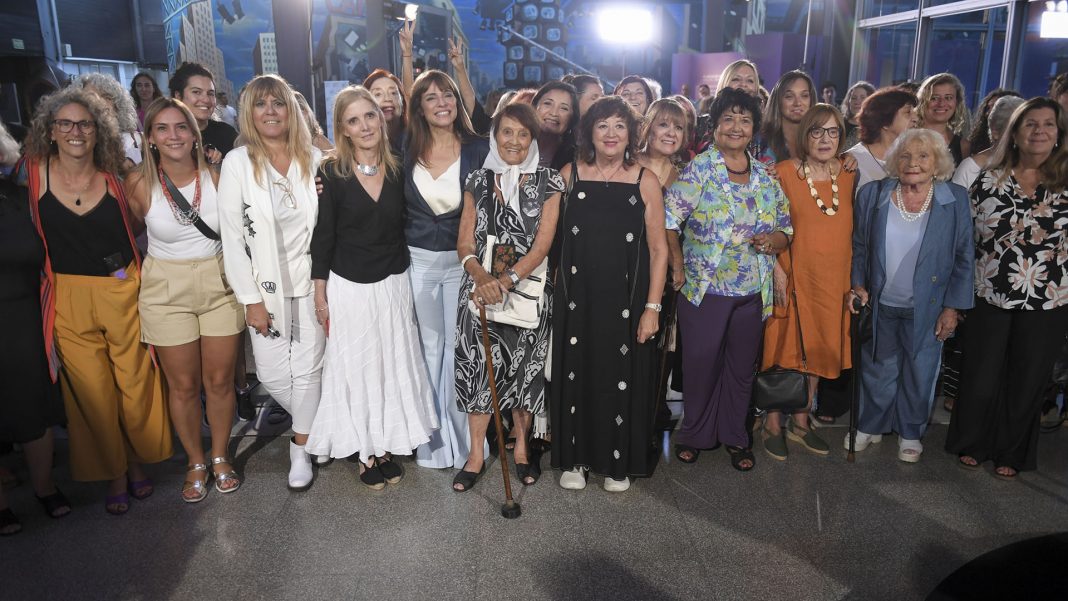 inauguraron-la-muestra-“mujeres-argentinas”-en-la-tv-publica